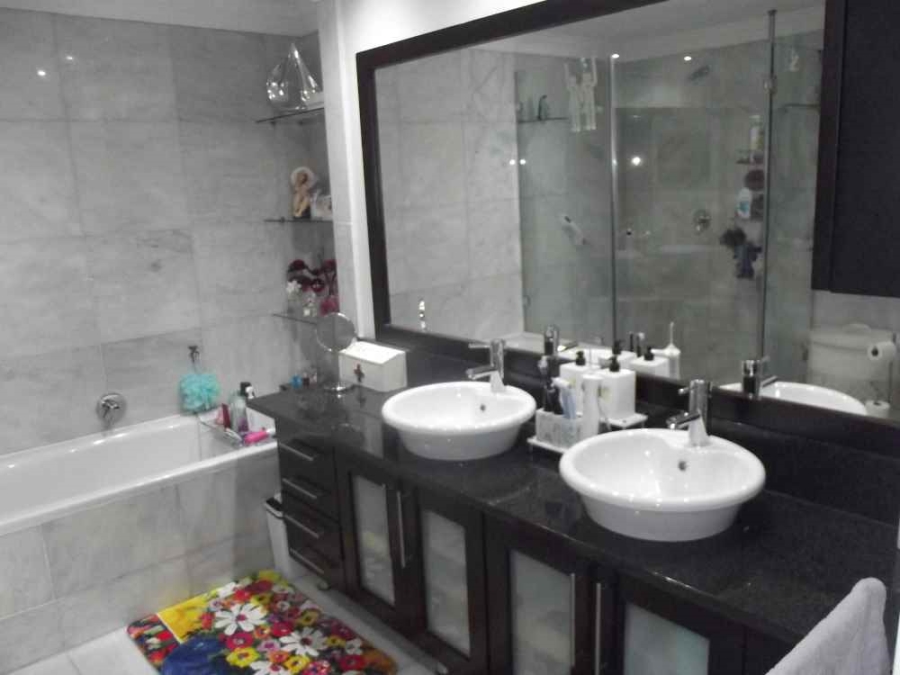 2 Bedroom Property for Sale in Bloubergstrand Western Cape